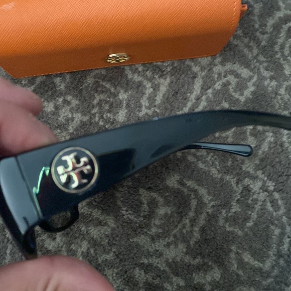 Tory Burch 9010 sunglasses - Picture 2 of 2